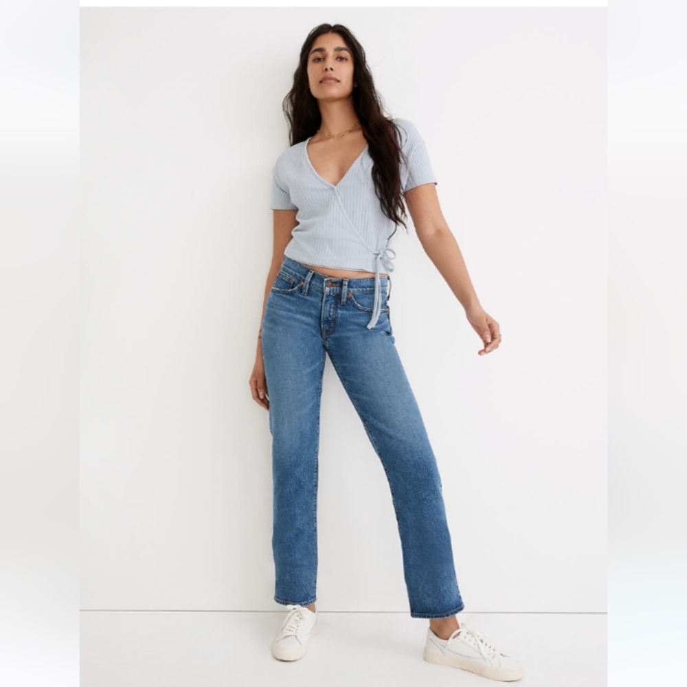 Straight momjeans with a slouchy low rise